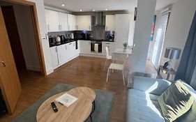 Modern 2 Bed 2 Bath Apartment Hyde Park